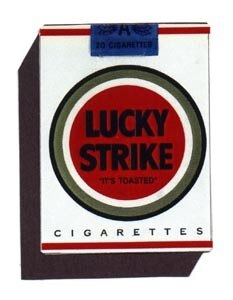 Il pacchetto delle Lucky Strike con il logo ridisegnato da Loewy