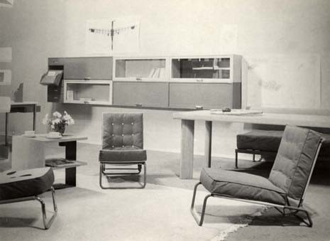 Soggiorno a budget popolare, 3 exposition de l’habitation, Salon des arts ménagers, 1936. Foto M. Gravot. ©ADAGP AChP 2005
