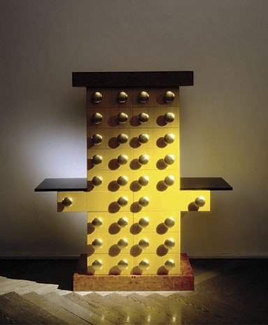 Mobile giallo,  collezione Bharata (The Gallery Mourmans, Maastricht,  photo © Santi Caleca)