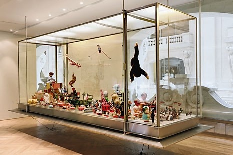 Bacheca nella Galerie des jouets. Musée des Arts décoratifs, Paris. Foto Philippe Chancel 