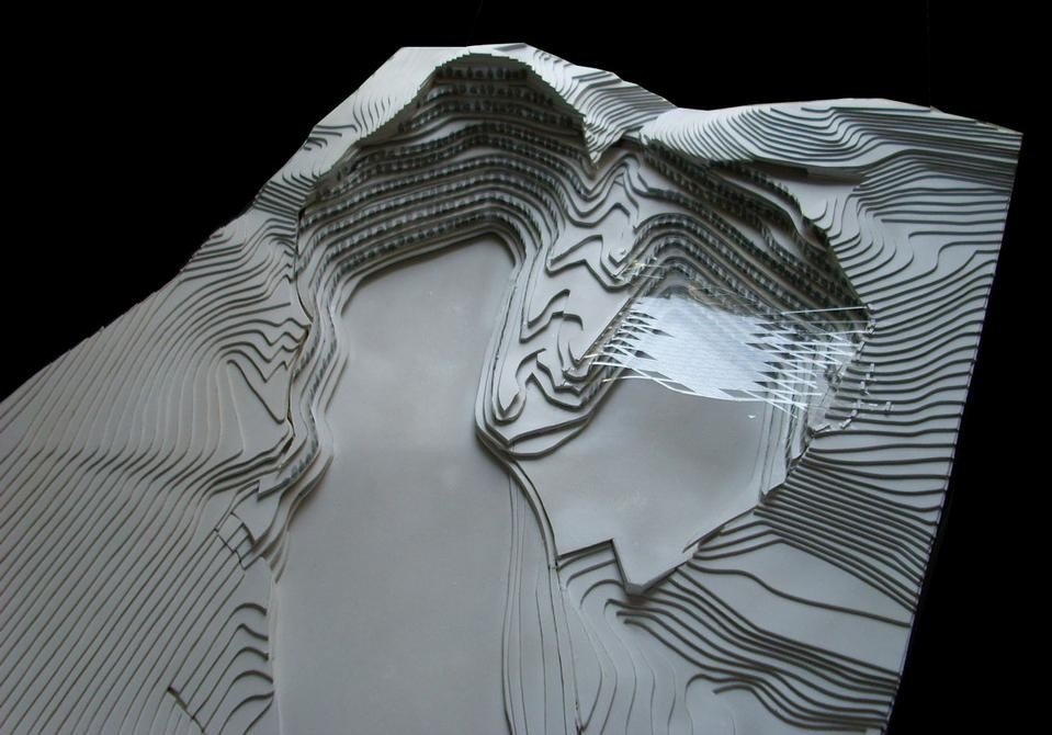 Bio-fiera con spazi scavati in roccia, grandi aree per realizzare eventi all’aperto e un bosco fotovoltaico a Montesano nella Marcellana