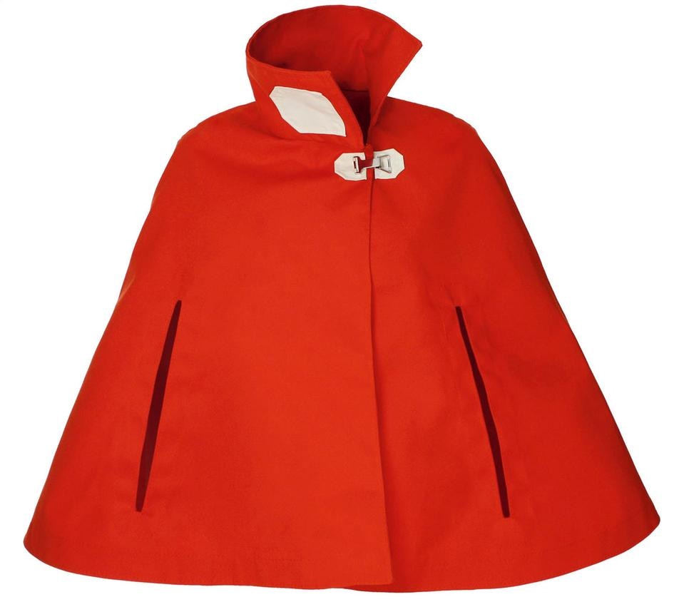 Cappa, indumento
con aperture frontali
per le braccia
