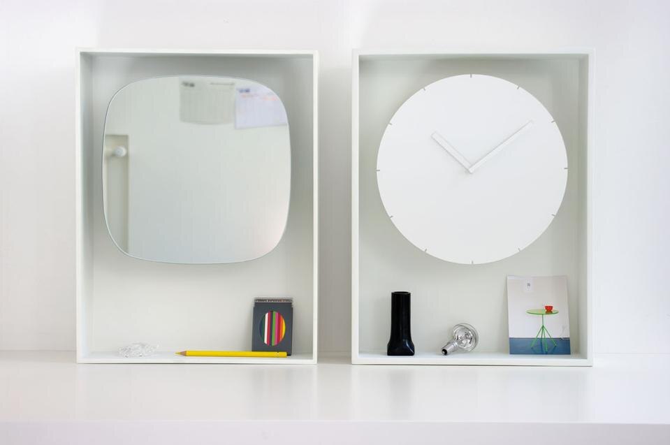 ENO / 2008
Collezione di oggetti per la casa. Cassa in MDF laccata artigianalmente, con specchio e orologio. © Normal Studio