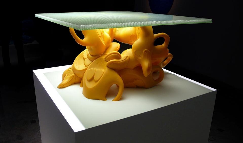 Toy Furniture by Greg Lynn FORM, giocattoli in plastica riciclata e top in Panelite, 2008. Courtesy of Greg Lynn FORM