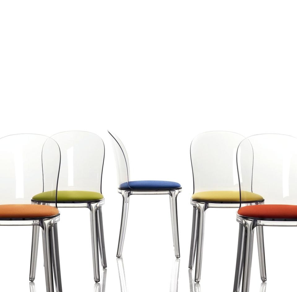 Vanity Chair di Stefano Giovannoni:
la struttura in policarbonato accoglie il sedile
imbottito, 2008