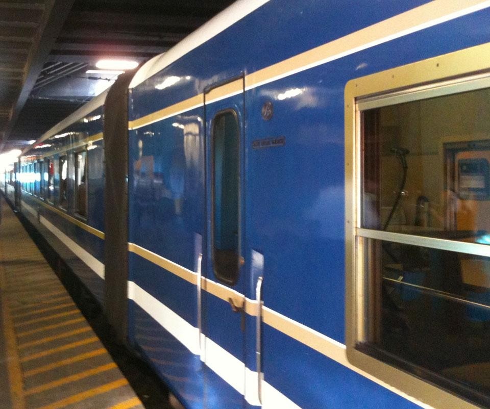 Il leggendario Blue Train collega Pretoria e Città del Capo in un viaggio lungo 27 ore e 1.600 chilometri.
