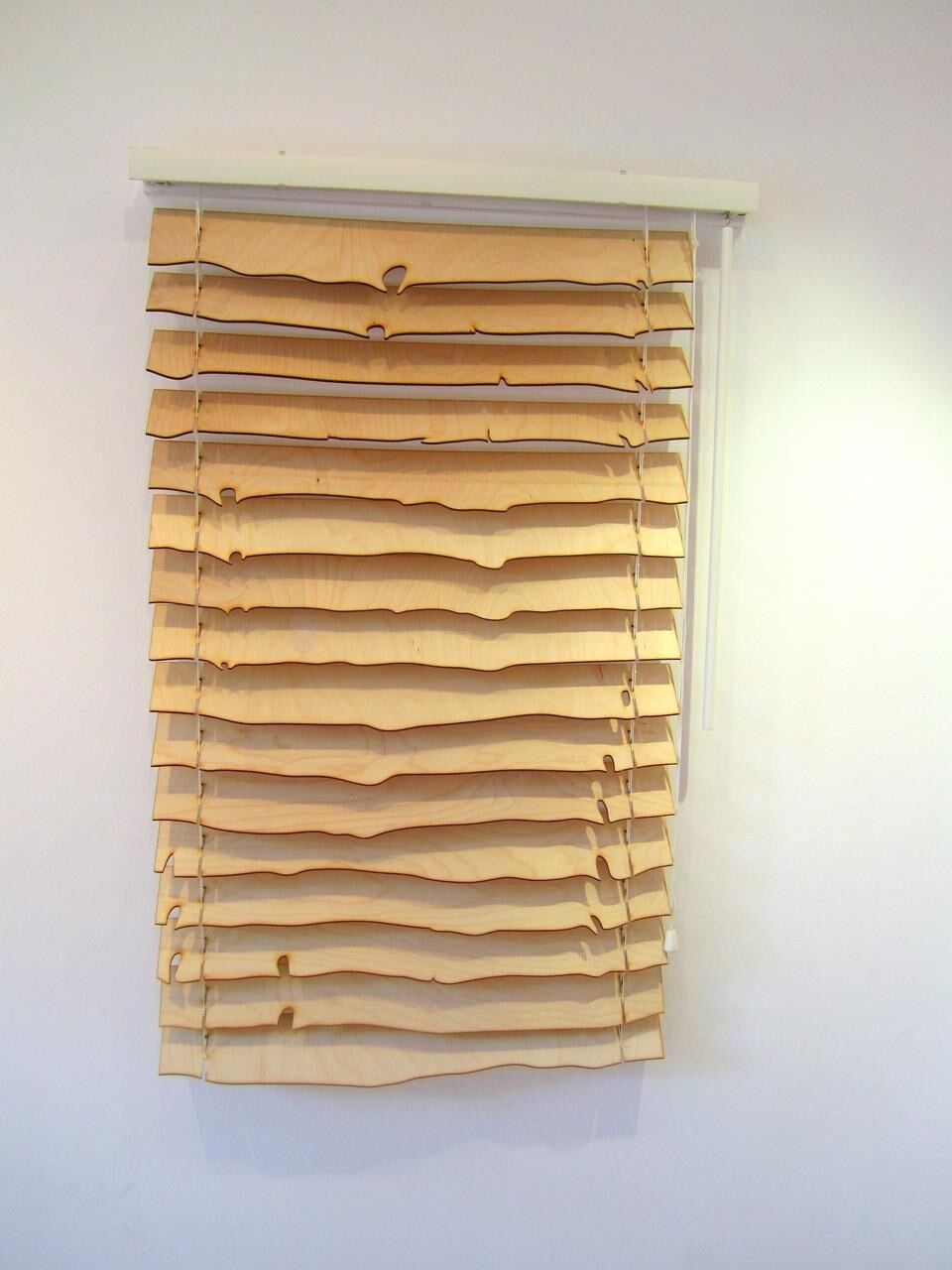 Da <i>Multiplicity</i> spiccavano le tende alla veneziana di Alon Meron: una era ritagliata affettando una trave, l'altra ne copiava la forma e la inseriva in una macchina utensile CNC. 