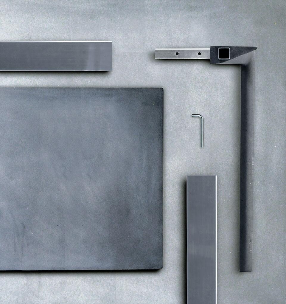 Il cemento ha tempi di asciugatura lunghi e difficili da controllare. Poichè i singoli pezzi non sono perfettamente uguali gli uni agli altri, il tavolo associa l’imperfezione con il rigore del prodotto industriale. Photo Lucidi Pevere Design Studio