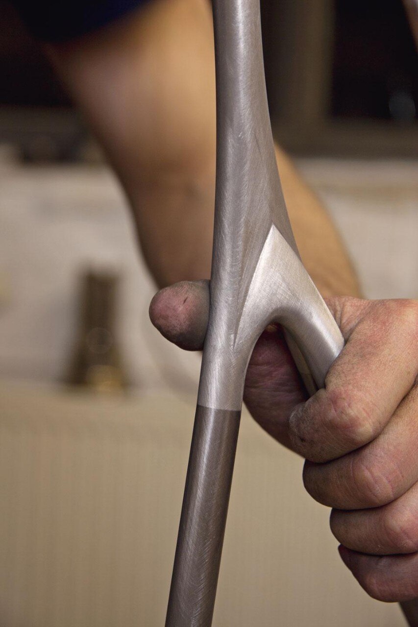 Fase finale di assemblaggio dei giunti prima della verniciatura