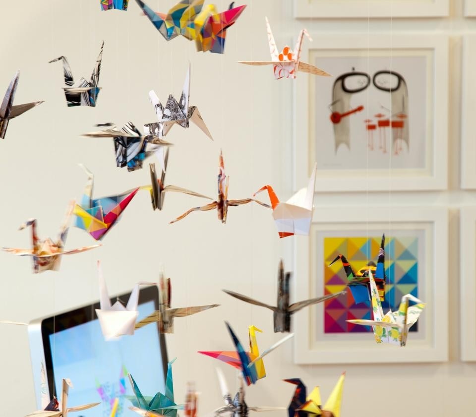 One Thousand Cranes for Japan. Concept di Anomaly e Unit 9, London