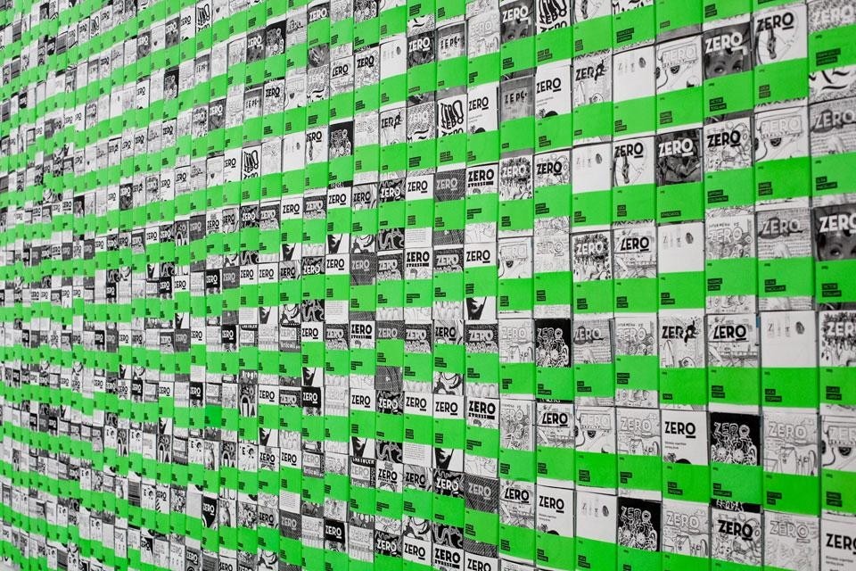 Millemila copertine di <em>Zero</em>, parete di copertine <em>guest-curated</em> allestita nella manica lunga del Design Museum della Triennale di Milano. Foto di Francesco Merlini
