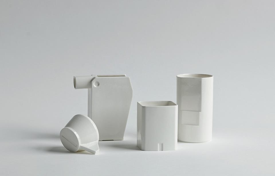 CAD/CAM Tableware. Vasellame in porcellana ispirato a componenti meccaniche. Photo Studio Minale-Maeda