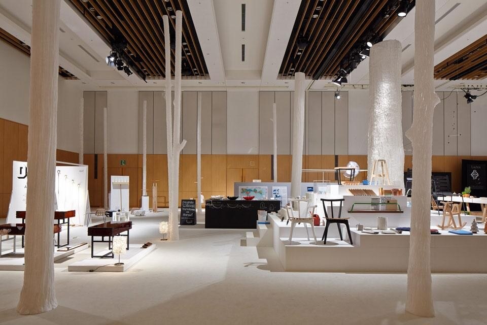 In apertura e qui sopra: l'allestimento di Designtide Tokyo 2012