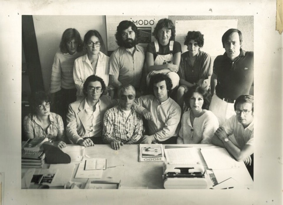 La redazione della rivista Modo con Alessandro Mendini al centro. Cristina Morozzi è la seconda in basso da destra