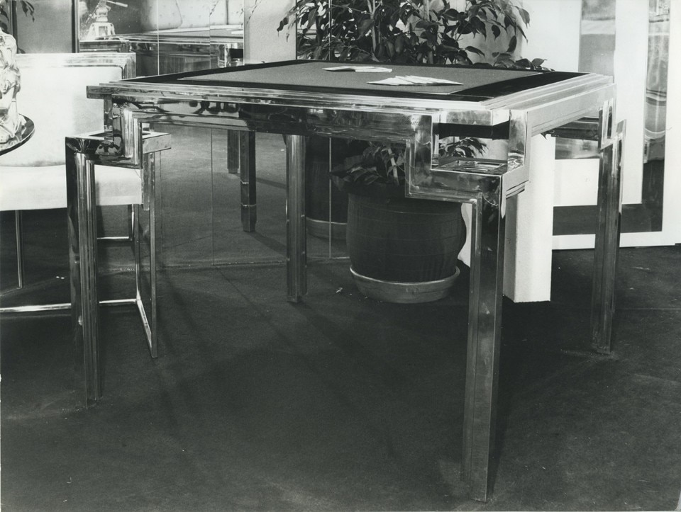 Il tavolo da gioco firmato Alain Delon (1975) per RSD. Oggi è venduto online a 14.495 euro. Photo courtesy of Salone del Mobile