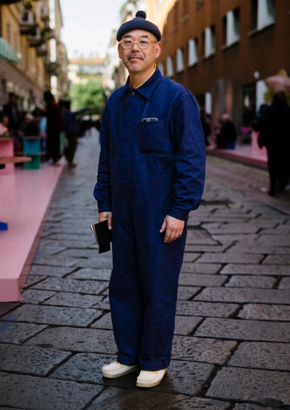 Il workwear è stato uno dei protagonisti dello street style alla Milano Design Week. Foto: Matteo Valle.