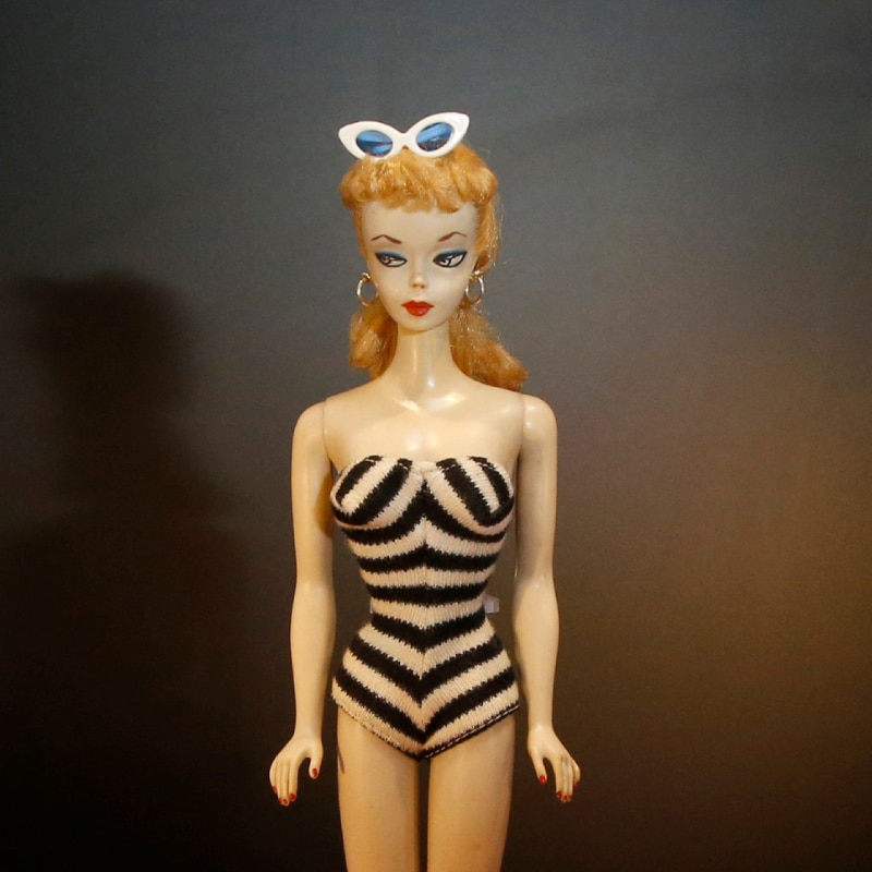 Il primo modello di Barbie risale al 1959, ispirato nei tratti dalla concorrente Lili Doll.