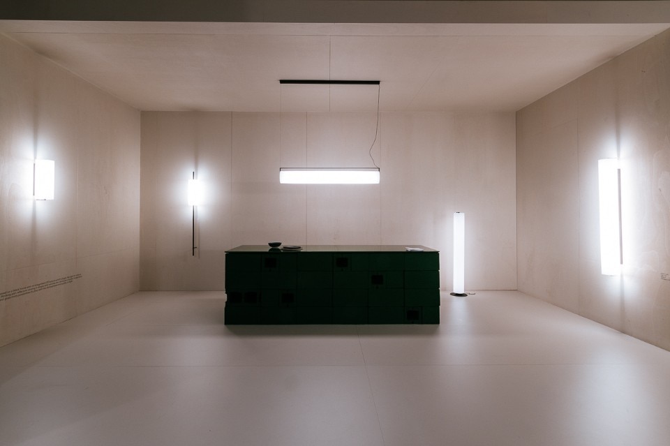 Sebastian Herkner, lampada Kontur per Vibia, 2019. Foto Gabriele Zanon