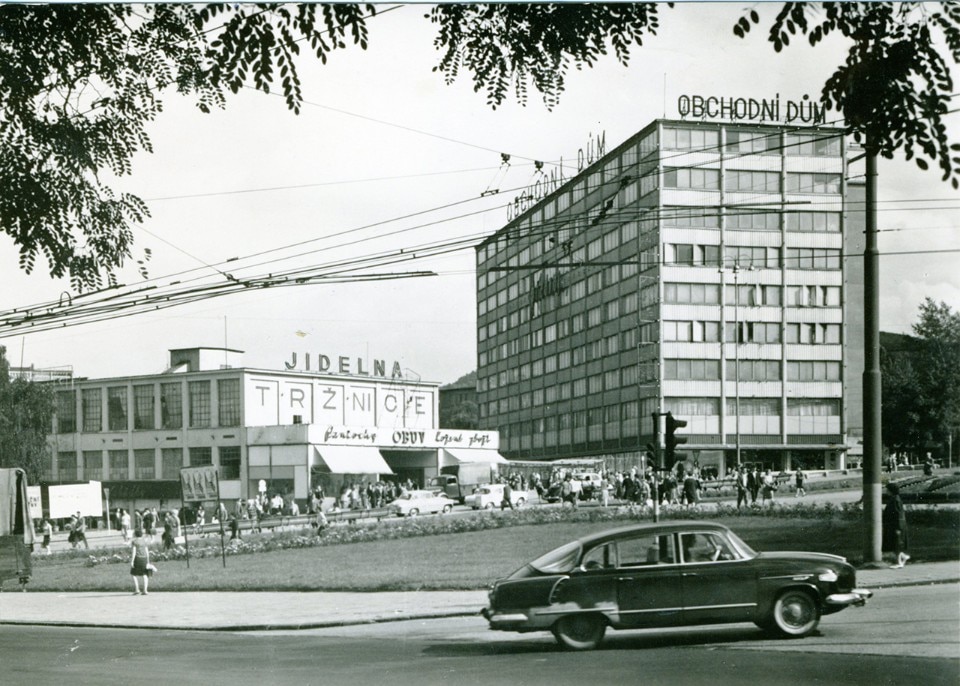 Above: Tatra 603 (1956, Czechoslovakia). Cover image: ZIL 114 (1964, Russia)