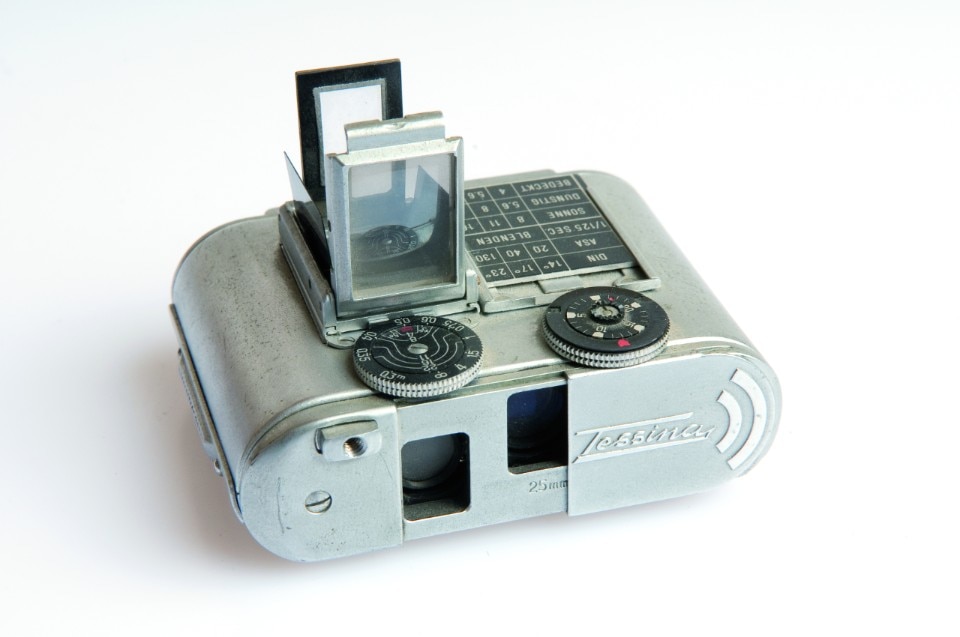 Tessina wrist camera, used by the Stasi © DGSE – Ministry of the Armed Forces