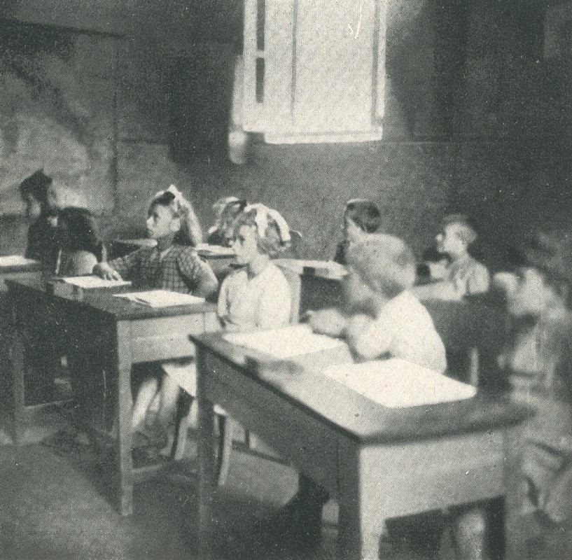 Architettura educatrice. Domus 220, giugno 1947.  Una delle illustrazioni dell'articolo sulle scuole rurali di Amos Edallo.