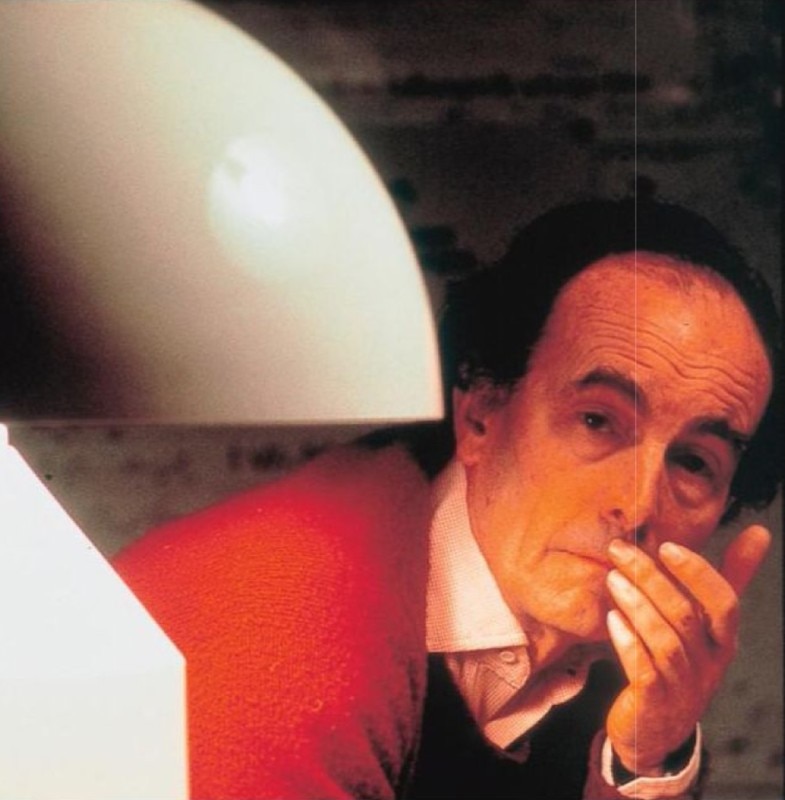 Vico Magistretti, lampada Atollo 1977. Foto Archivio Domus Vico Magistretti, lampada Atollo 1977. Foto Archivio Domus