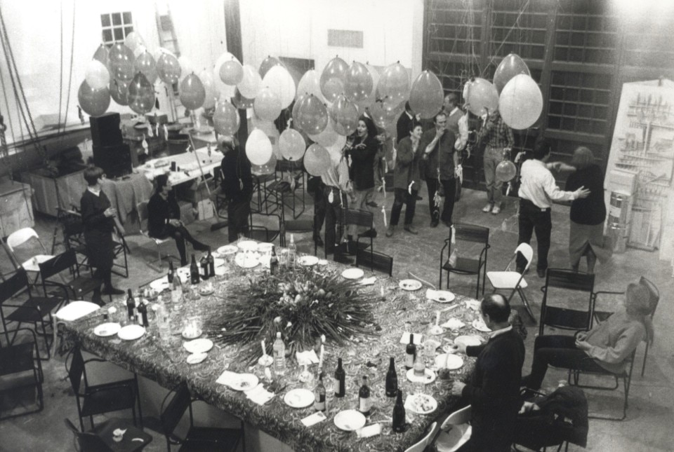 Festa di Natale in Studio, 1990. Courtesy Archivio Arnaldo Pomodoro 