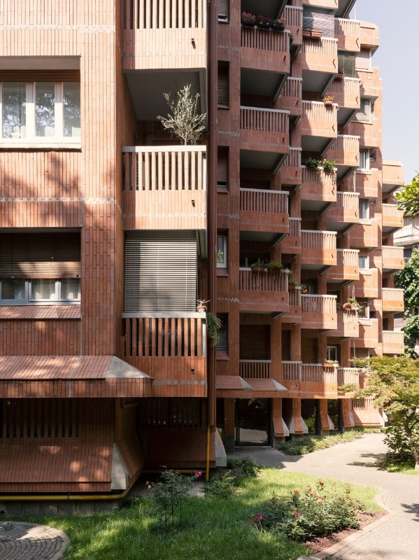 The residential building by Gian Paolo Valenti (1959-1962), via Carlo Botta 43, Milan