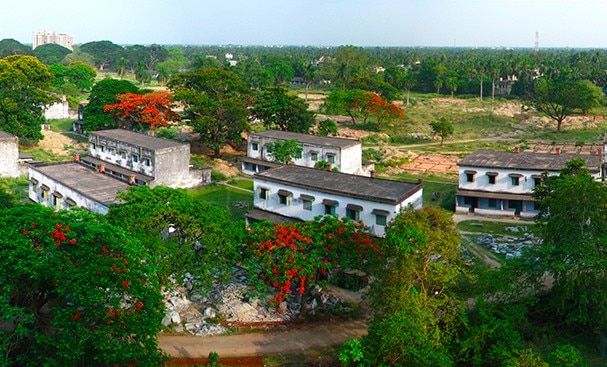 Vista della colonia di case in affitto Batanagar, alla periferia di Kolkata, India, 2012. Foto Nouman Malik 