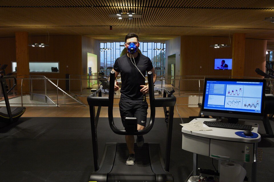 Technogym: un test fatto dal team ricerca scientifica analizza l’interazione tra il corpo umano e i prodotti per garantire efficacia, sicurezza e performance. Foto Henrik Blomqvist