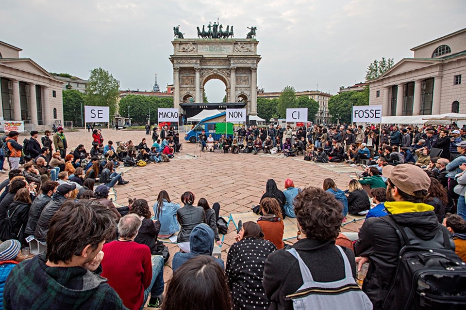 Macao, assemblea pubblica all'Arco della Pace, Milano, 2017