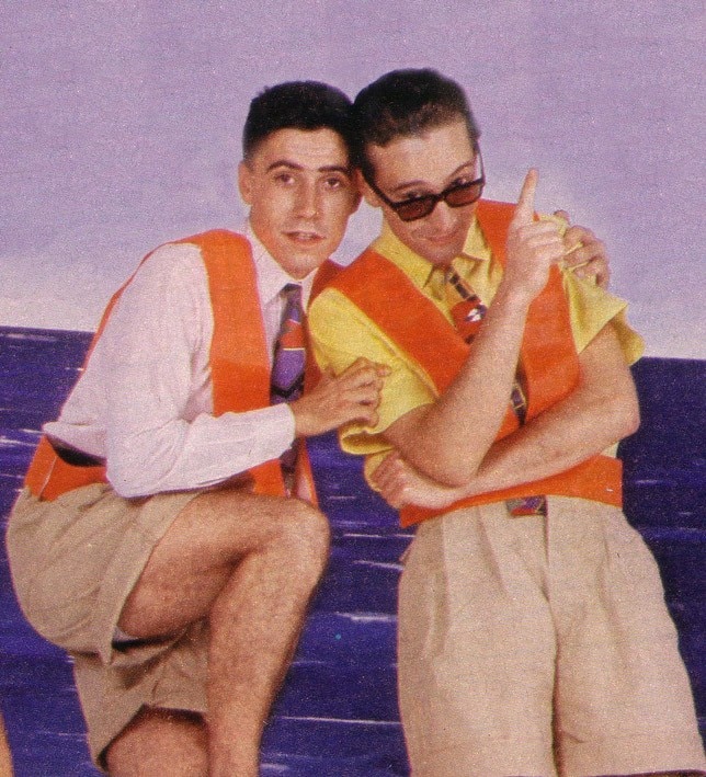 Le cravatte di Memphis Milano erano un caposaldo del look dei Righeira, il duo torinese che negli anni '80 aveva dominato le classifiche internazionali con brani come Vamos A La Playa. Foto: Archivio Ragazzi di Strada.