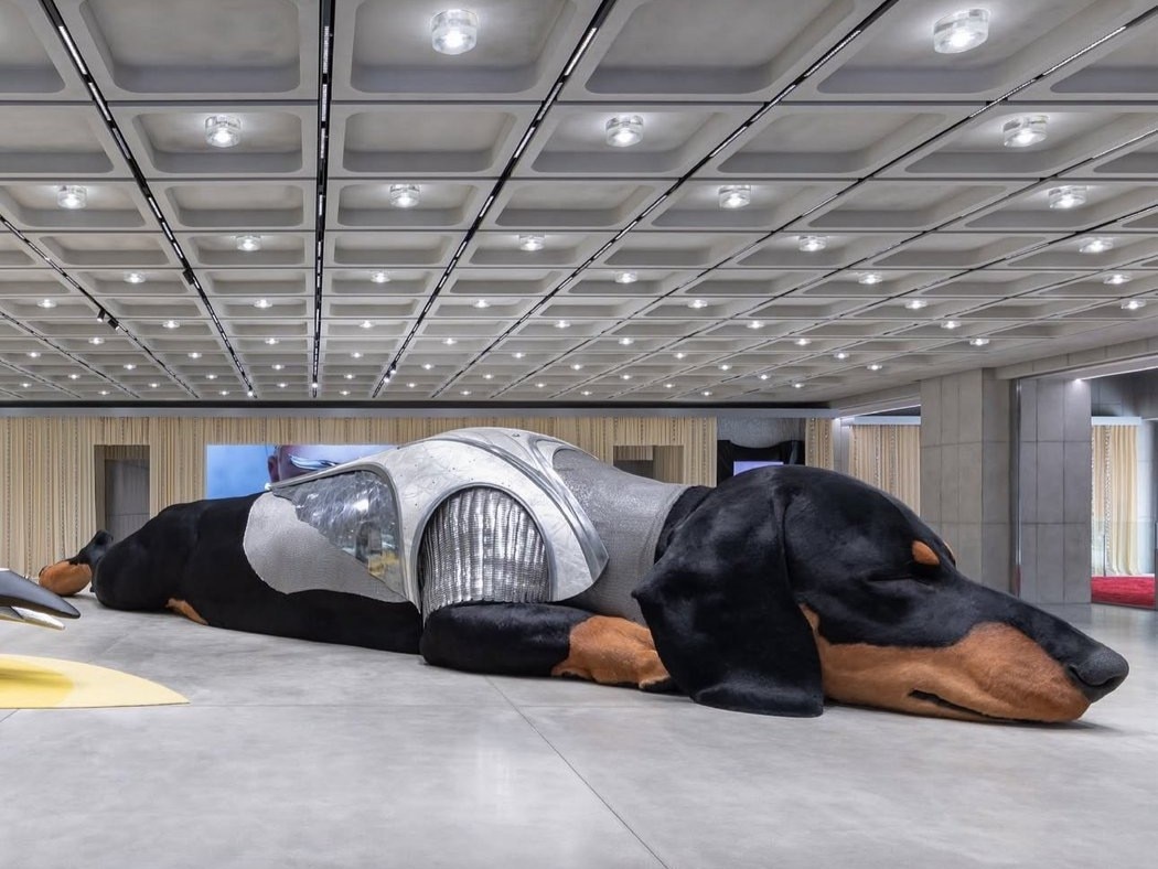 TAMBURINS Sunshine: A Giant Animated Dachshund Sculpture