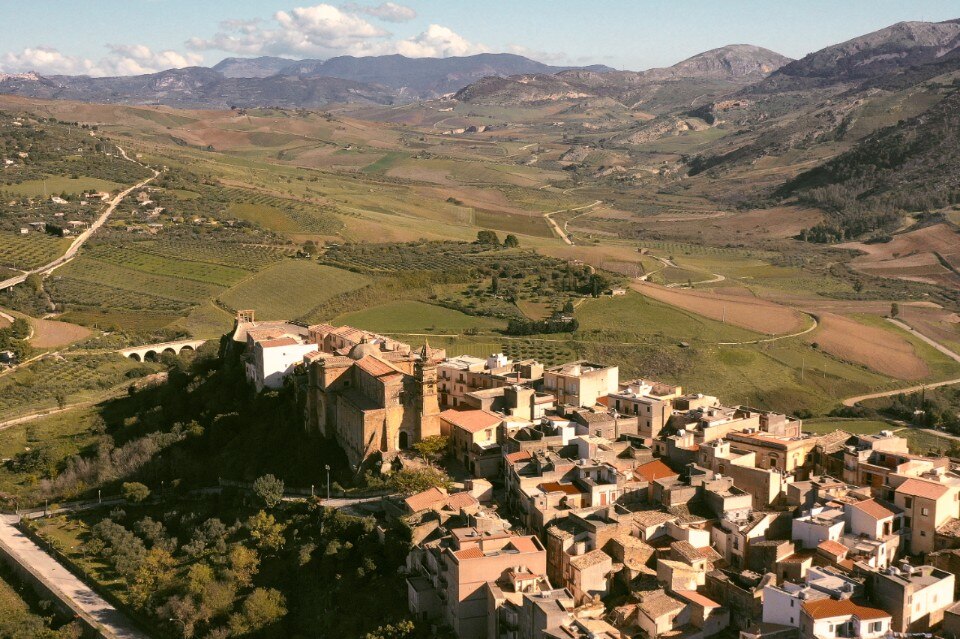 Sambuca di Sicilia. Image courtesy of Studio Didea/Airbnb.