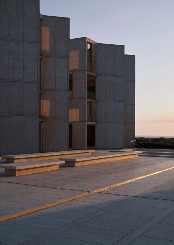 Louis Kahn's Salk Institute as the scenery for Louis Vuitton's fashion show  - Domus