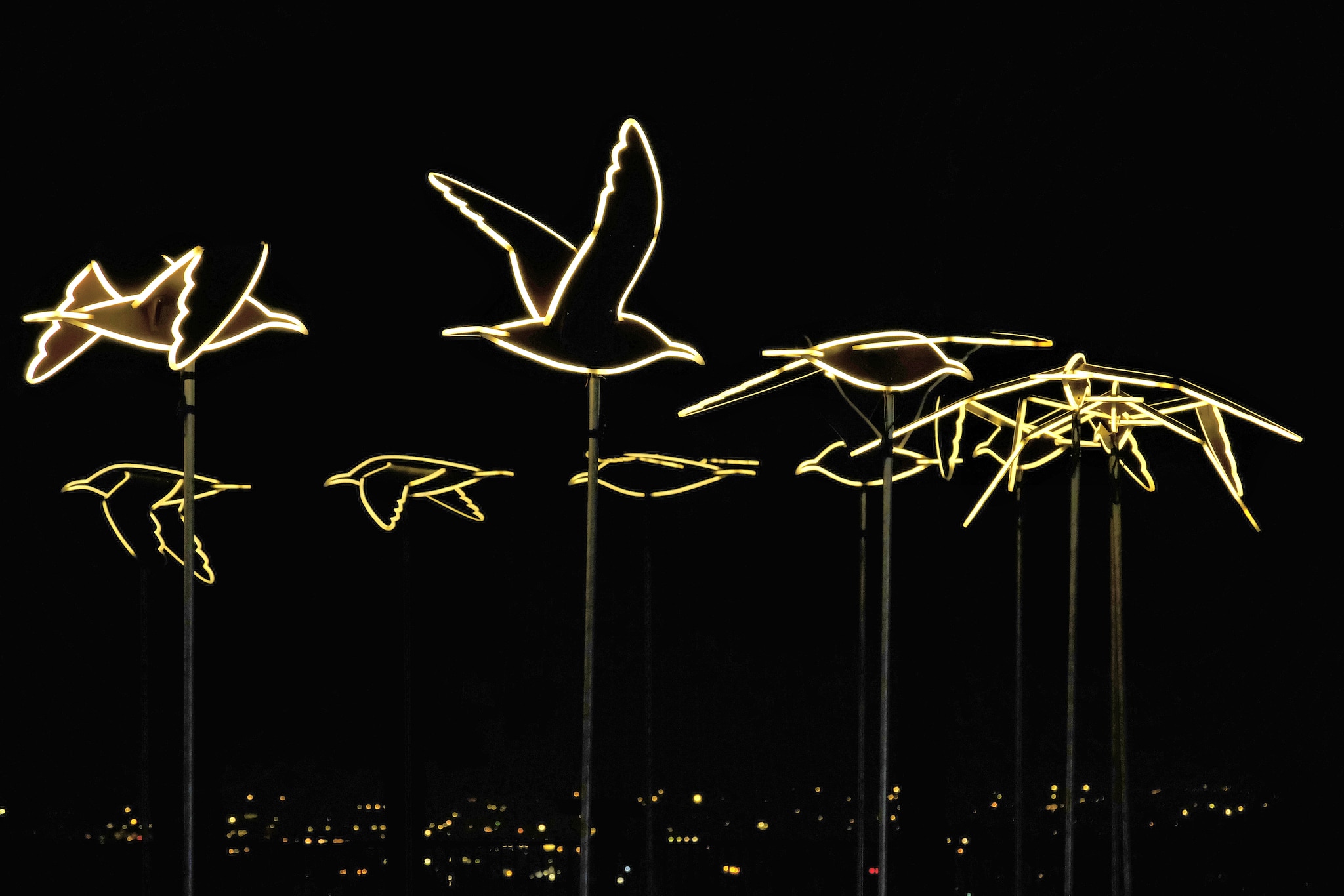 The pictures of the newly installed light sculptures in Bergamo and Brescia  - Domus