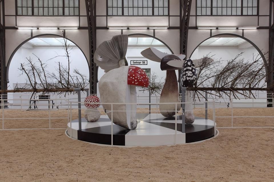 Carsten Höller, Soma, 2010 Vista dell'installazione alla Hamburger Bahnhof - Museum für Gegenwart - Berlino, 2010 © VG Bild-Kunst 2010 / Carsten Höller. Photo Attilio Maranzano 