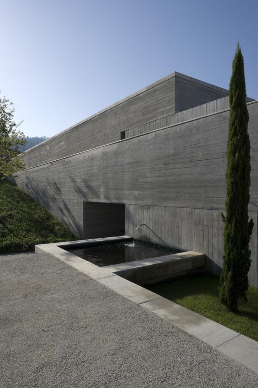 House in “Bom Jesus”, Braga, (Portugal), 1989-94. Photos by Luis Ferreira Alves
