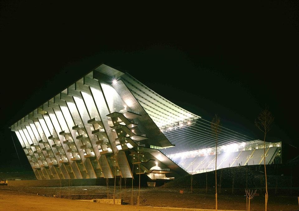 Architecture project for the Braga Stadium, Braga (Portugal), 2000-2003. Photos by Luis Ferreira Alves.