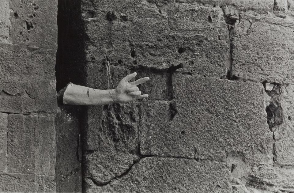 Boriani, De Vecchi, Daranzati, Morandi, arredo urbano, Volterra, 1973. Foto di Enrico Cattaneo.