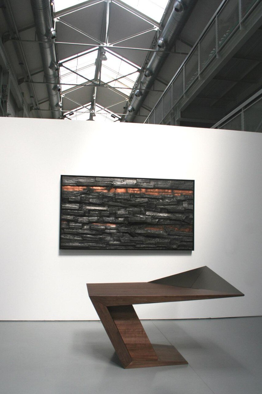 V Desk di Talenia Phua Gajardo & Camiel Weijenberg - Makemei