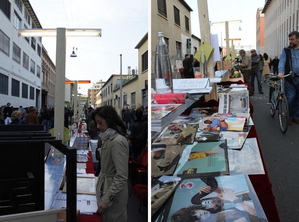 Due vedute della tavolata di cento metri allestita sabato 16 aprile in via Cadolini. In alto: i dotdotdot (alias Giovanna Gardi, Laura Dellamotta, Fabrizio Pignoloni – e Alessandro Masserdotti, non nella foto–) con la loro seduta <i>Stool</i>. I partecipanti alla cena erano invitati, seguendo un manuale di istruzioni, ad autocostruire la propria seduta per partecipare alla cena