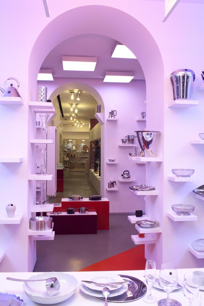 Il Museo, la sezione che richiama direttamente l'esperimento dello Shop Museum di Parigi, a Milano si trova all'ingresso del negozio.