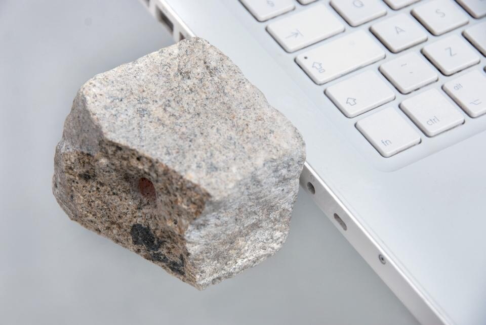 Memory Stücks Stone di Beta Tank. Immagine per gentile concessione di Gestalten.