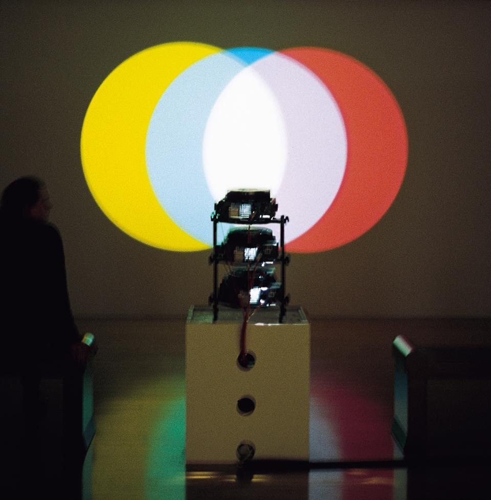 Susan Hiller, <i>Magic Lantern</i>, 1987. Installazione audio-video: proiezione di diapositive con colonna sonora sincronizzata; 3 caricatori con 12 diapositive 35 mm. Durata 12 minuti. Dimensioni variabili