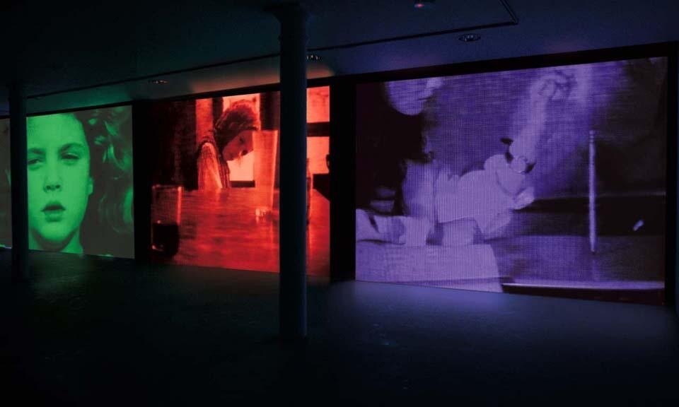 Susan Hiller, <i>Psi girls</i>, dettaglio