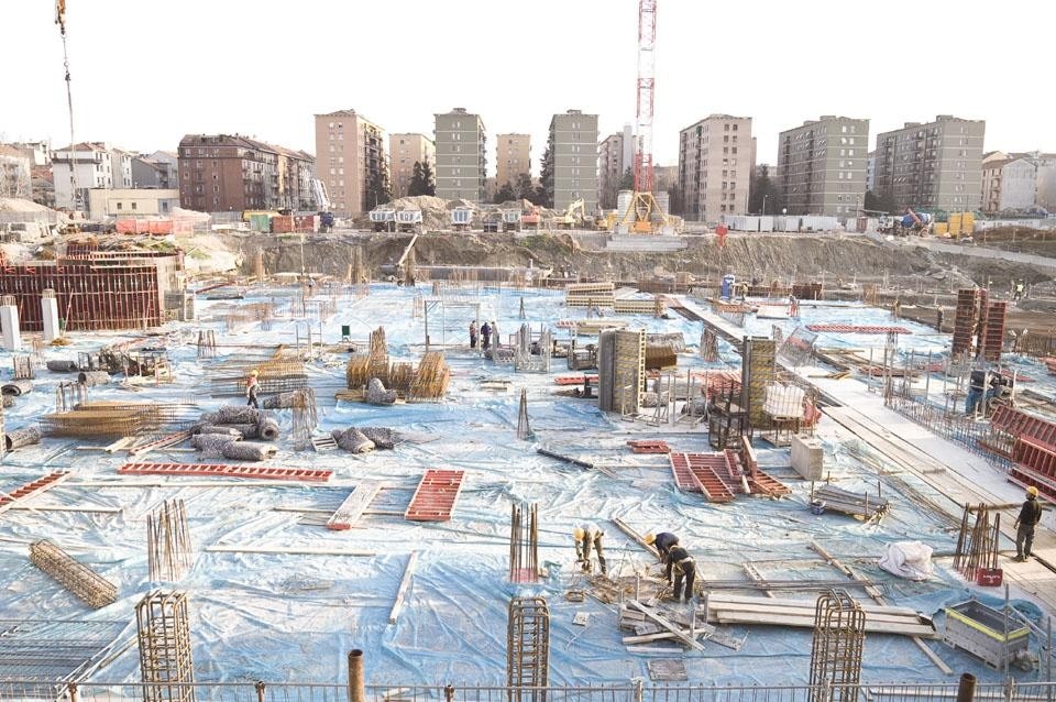 In alto: Nicolò Degiorgis, <i>Islam nascosto</i>; qui sopra: Giovanni Hänninen, <i>Milano Up</i> 