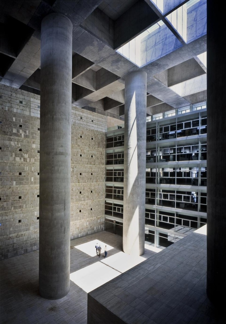 Alberto Campo Baeza, Caja Granada. Photo Hisao Suzuki