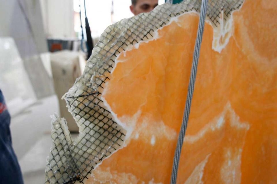 Fase di lavorazione dei materiali per lo stand.