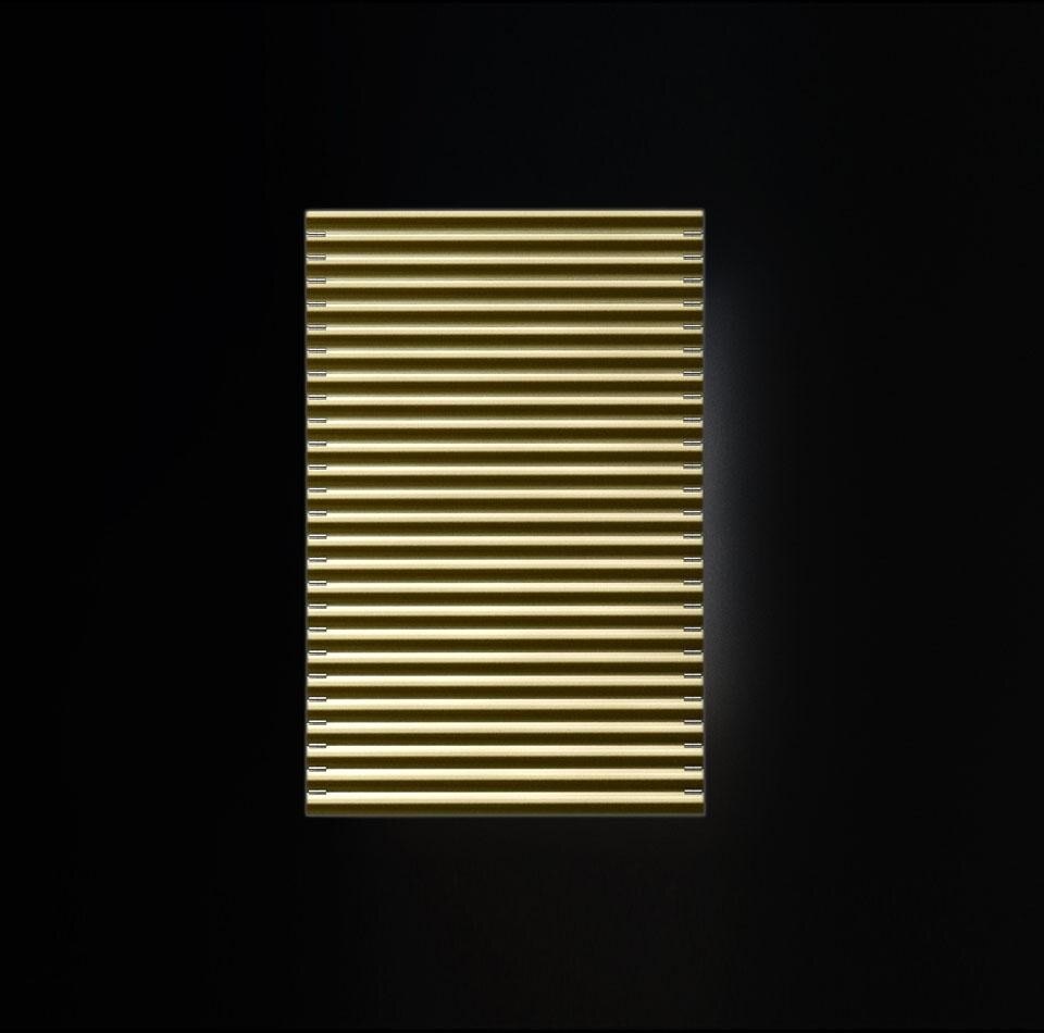 In apertura: vassoio Clouds Root di Wang Shu; qui sopra: il vassoio di Jane Liu Jiakun